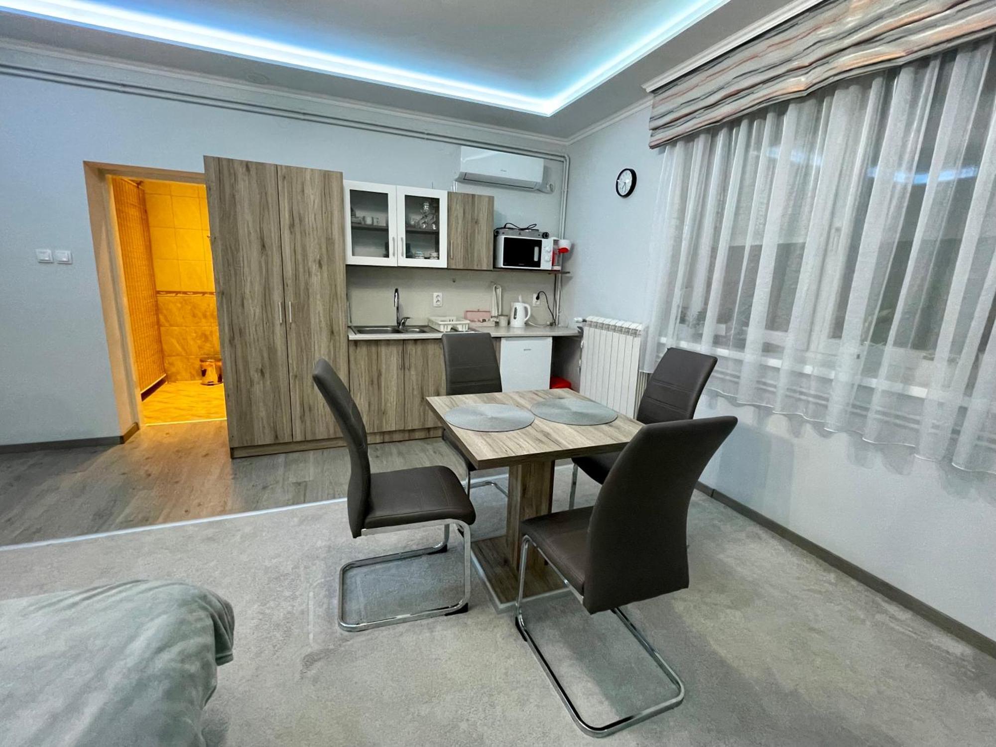Belien Apartman Makó Esterno foto